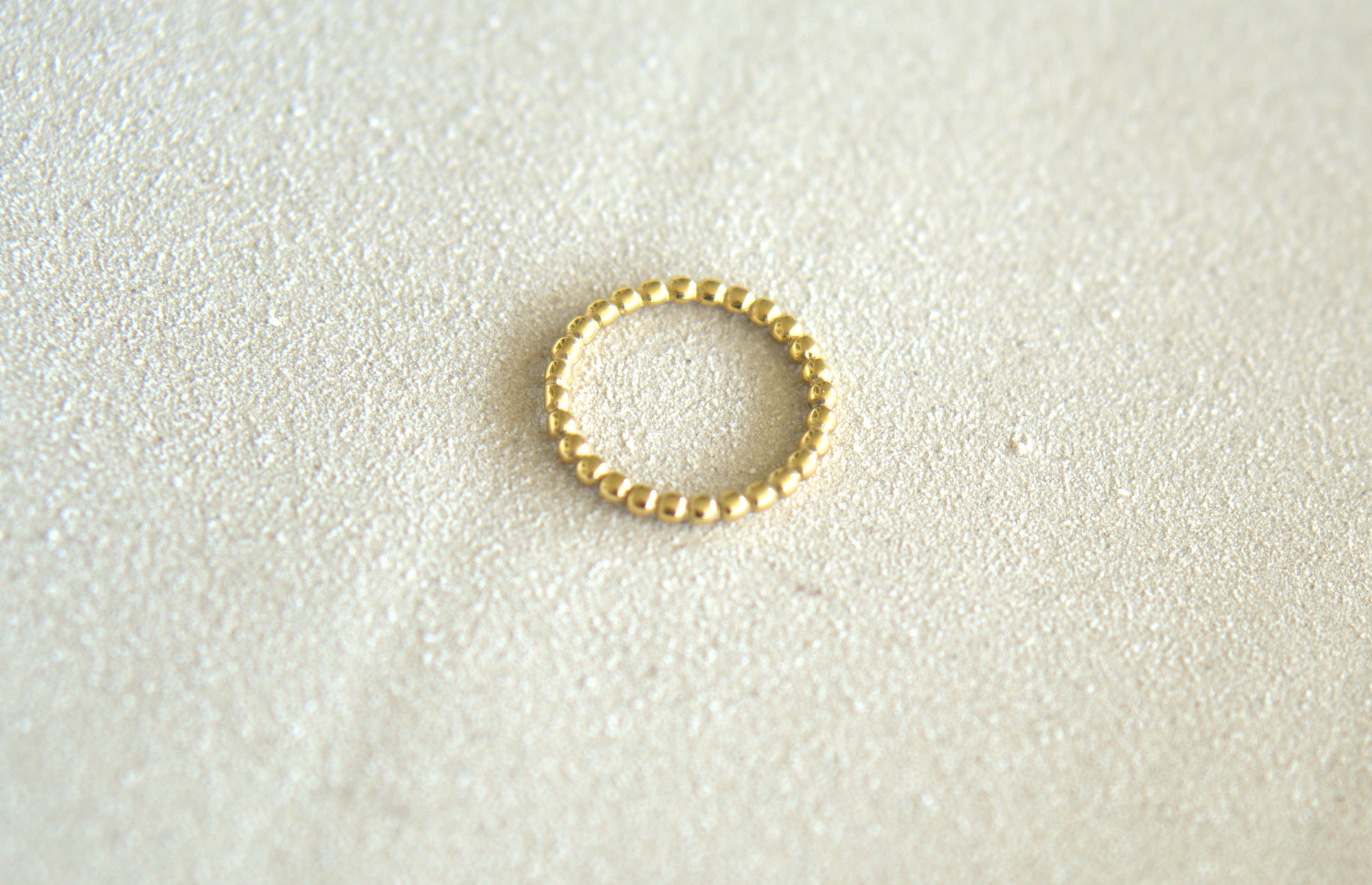 Close-up of DYMAN 18k gold ring — meaningful, hypoallergenic jewelry handcrafted with soul.